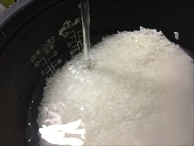 お米は冷たい水で炊いた方がおいしい？